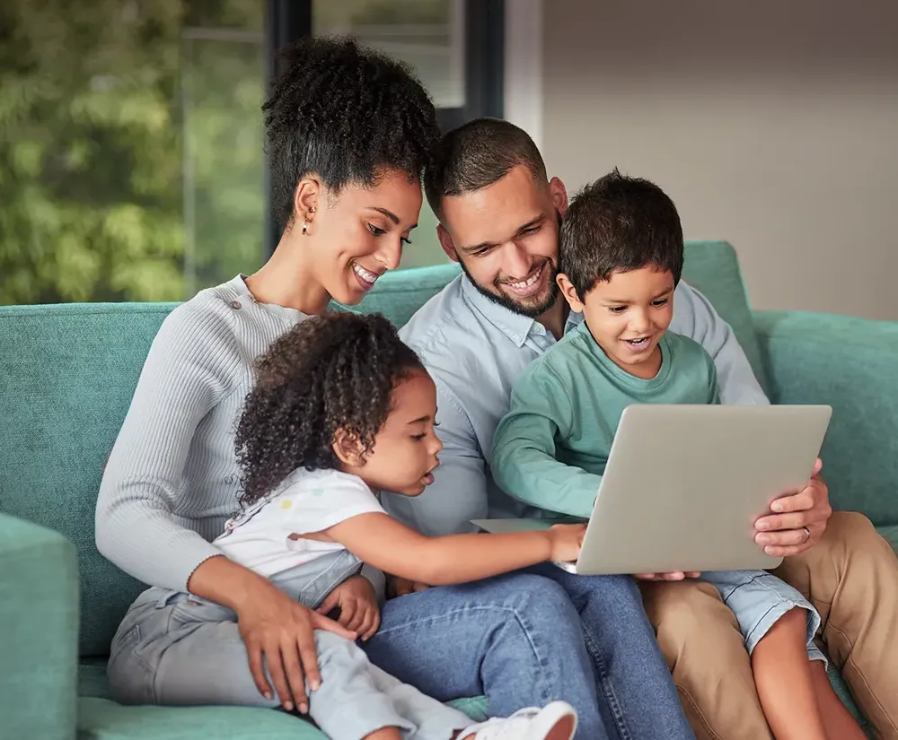 Por um ambiente digital ético,
regulamentado e saudável para
 todos.