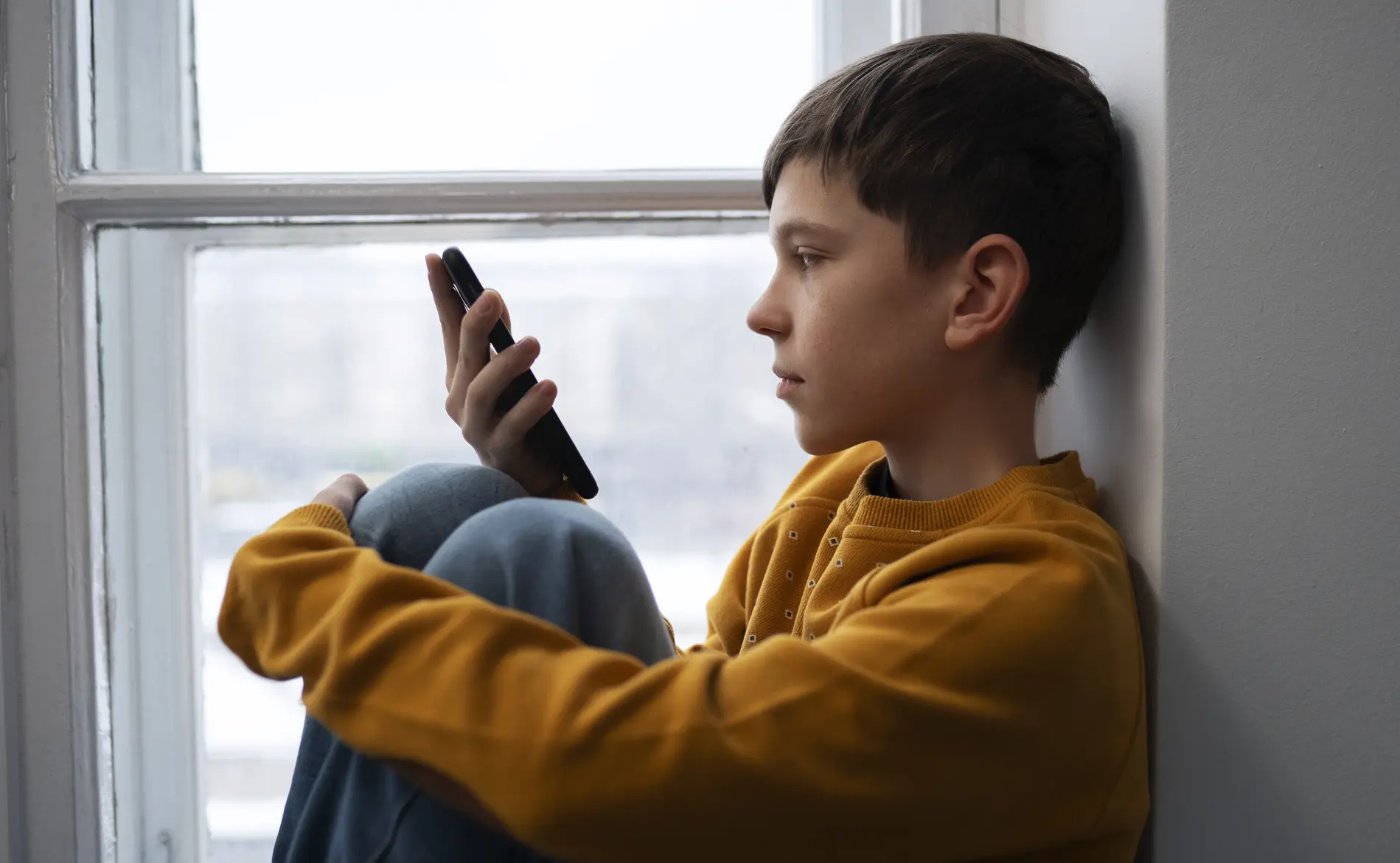 Excesso de redes sociais torna jovens mais infelizes, diz estudo (G1)