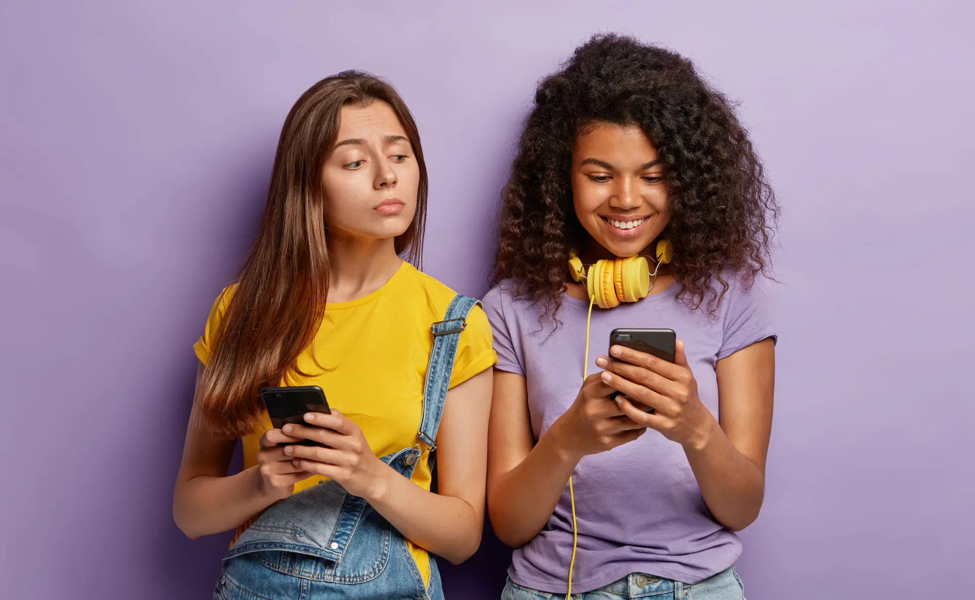 Comparação nas redes sociais afeta a identidade dos jovens (ITATIAIA)