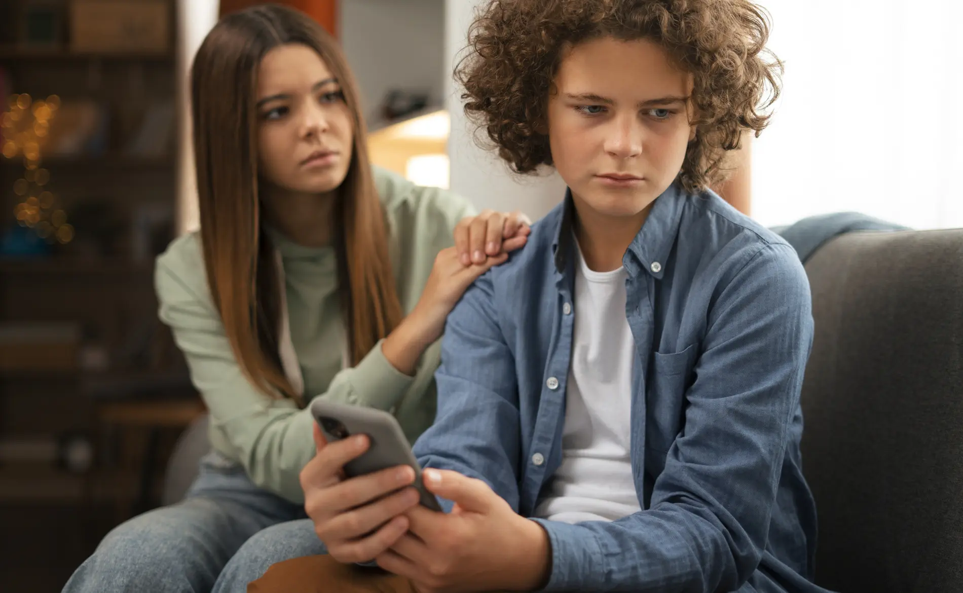 ‘Proibir redes sociais para jovens não será solução mágica’, diz psicóloga (BBC)